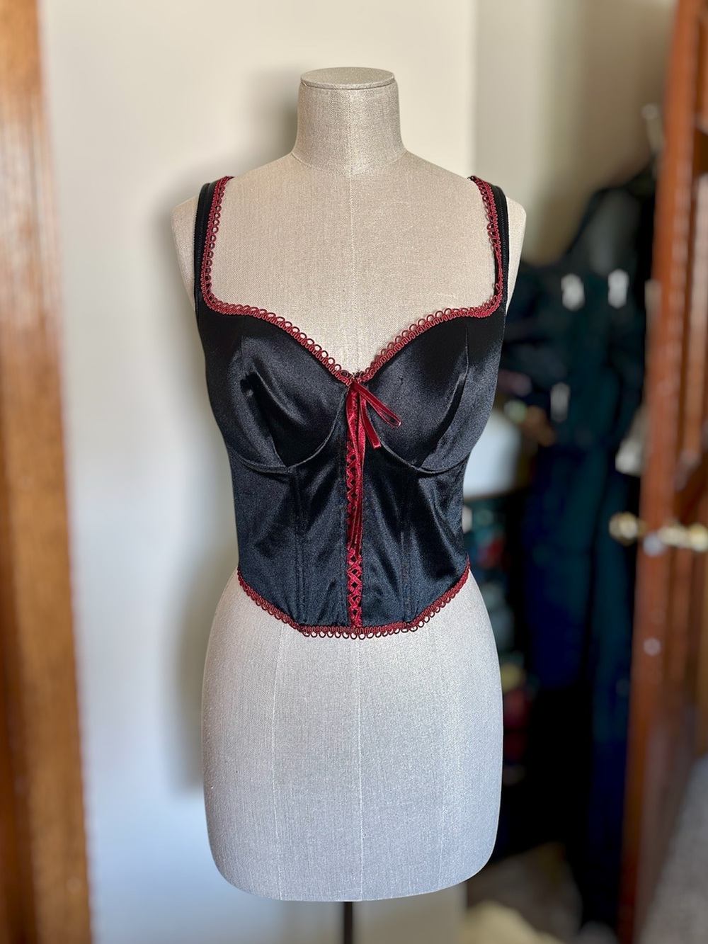 Cacique Women’s Black Satin Corset Top with Red Trim Size 38
